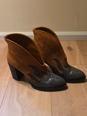 Justin Reess Women's Suede Glitter Western Ankle Boots in Brown and Black